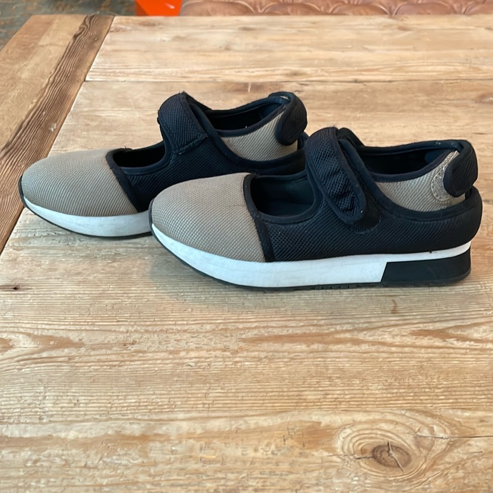 ZLNY Sneakers 8.5 mary jane